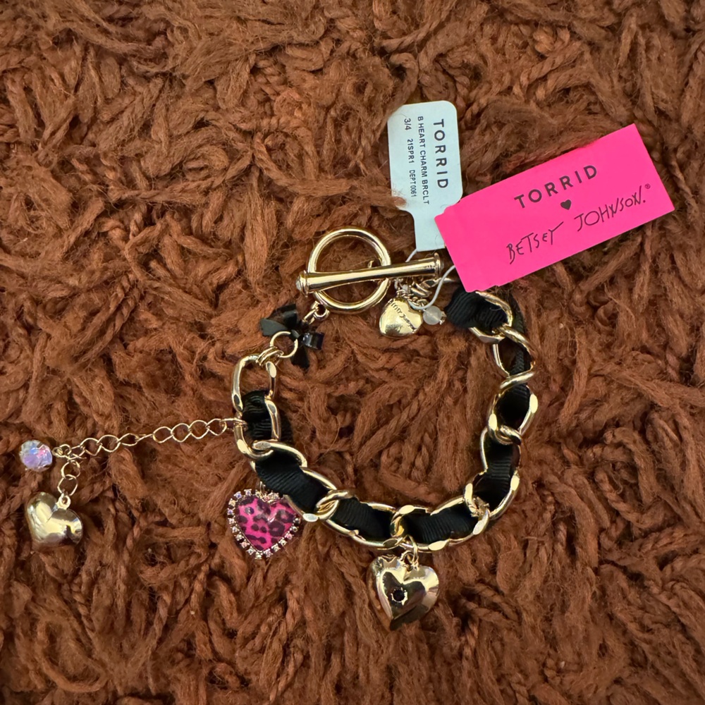 NWT Betsey Johnson x TORRID Gold Black Pink Heart Charm Bracelet